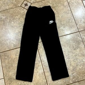 🔥🔥Nike Joggers Youth Large~ excellent condition!🔥🔥